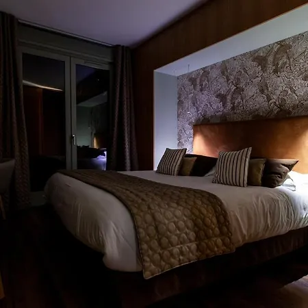 Logis De La Tour Hotel