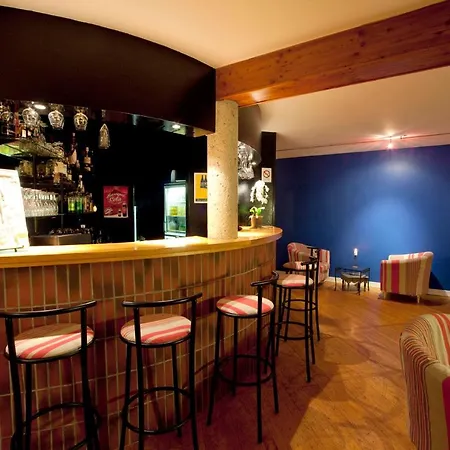 Logis De La Tour 3*